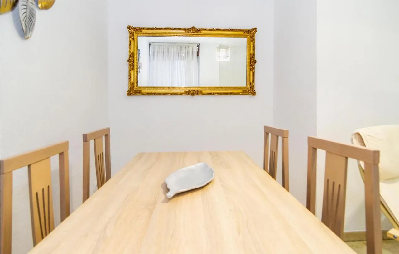 Beautiful Apartment In Cordoba With Kitchenette